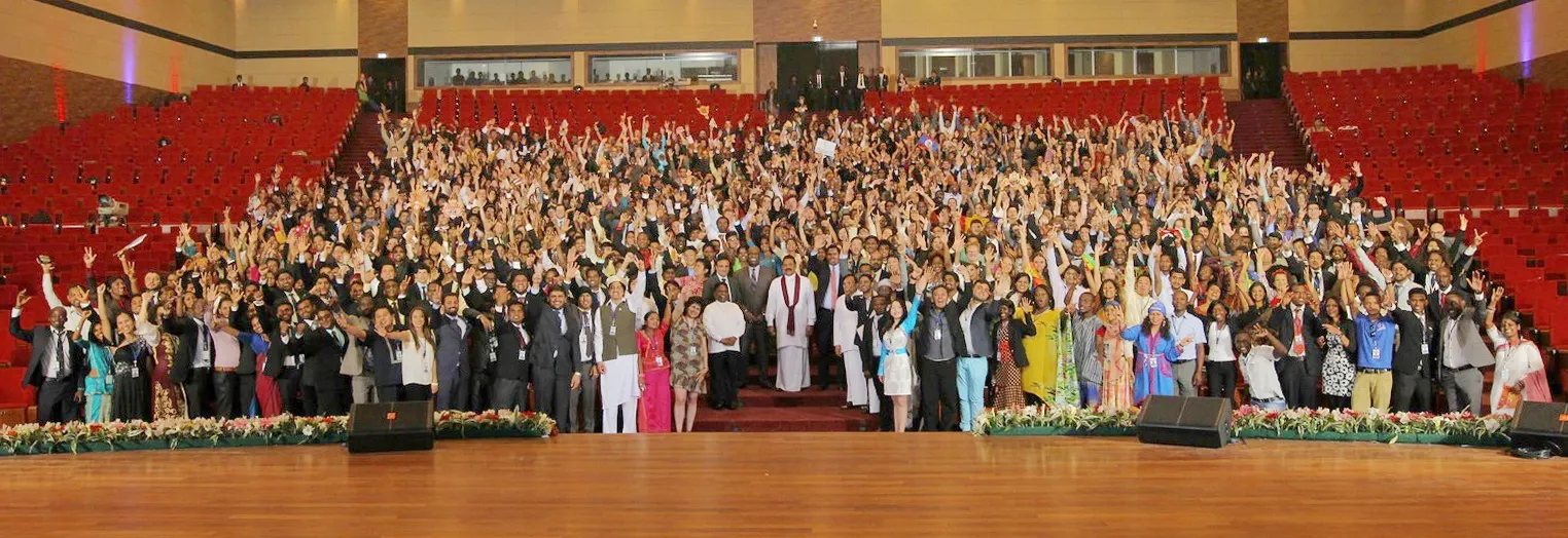 Group photo of all the delegates at the World Conference on Youth, taken with the Sri Lankan President Mahinda Rajapaksa and other dignitaries
