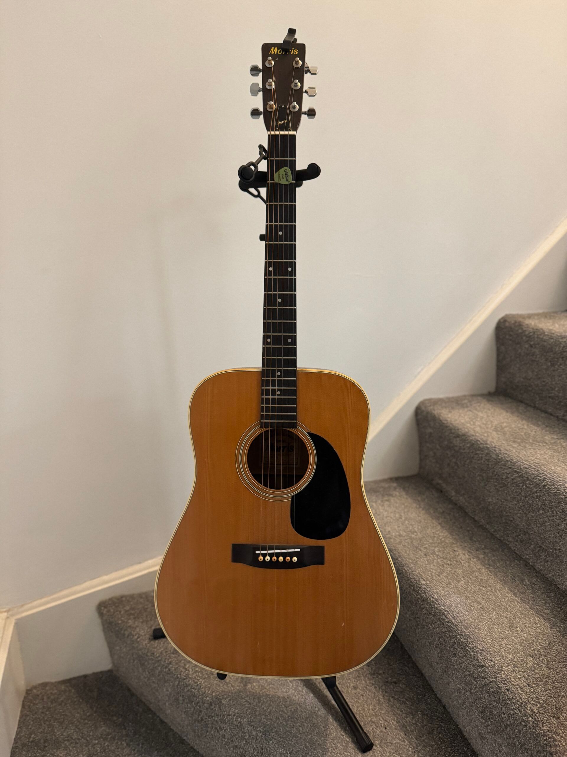 Morris W-18 acoustic dreadnought guitar with Spruce and Mahogany body in natural finish and Rosewood fretboard